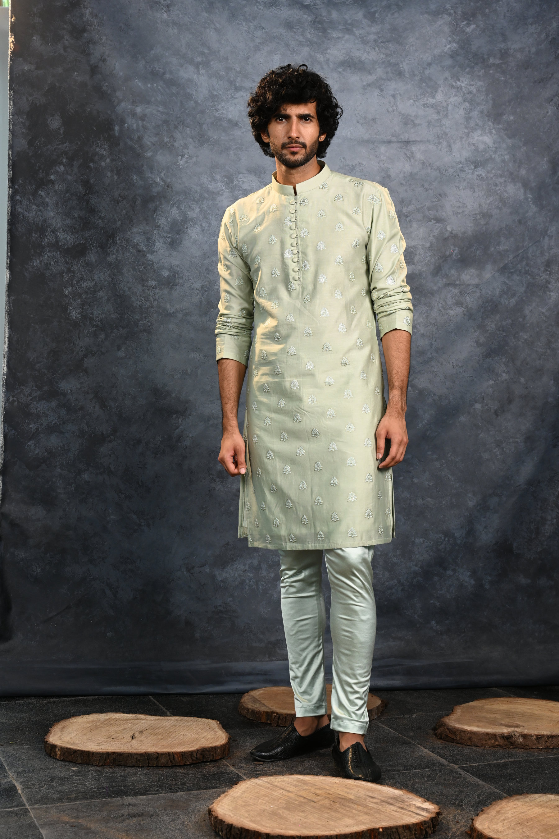 Nazrain Kurta