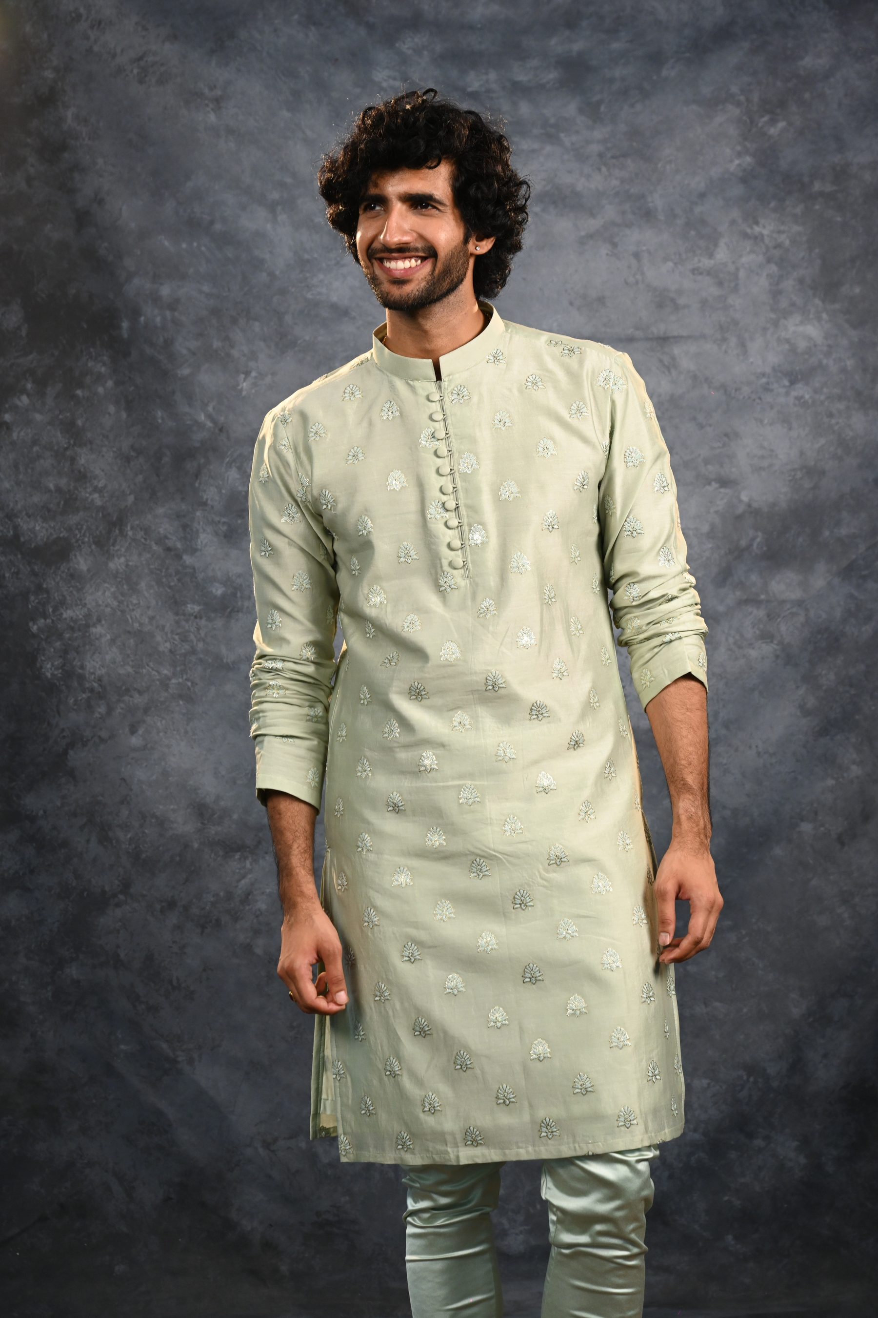 Nazrain Kurta